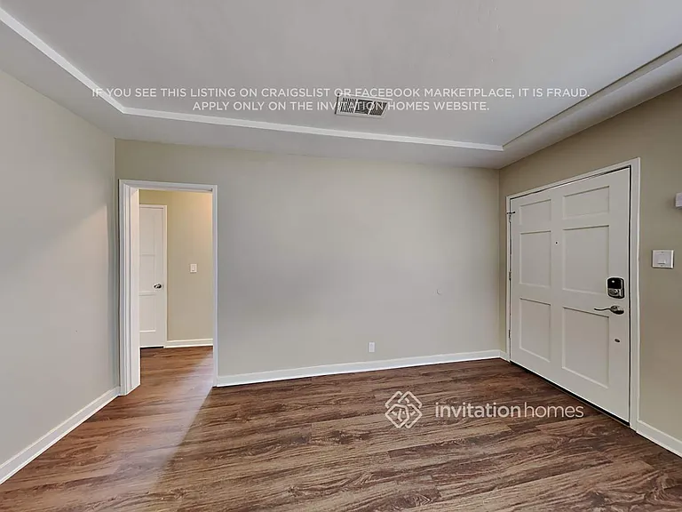 6556 Beeman Ave — Photo 4