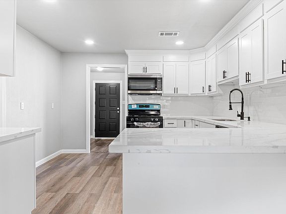 3rd image of 2625 28th Ave N