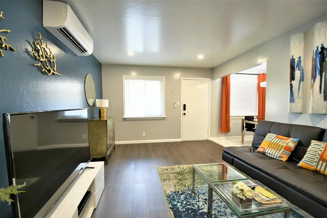 1 bed, 500 sqft, $1,950 — Photo 2