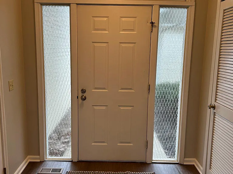 205 Stratford Rd — Photo 2