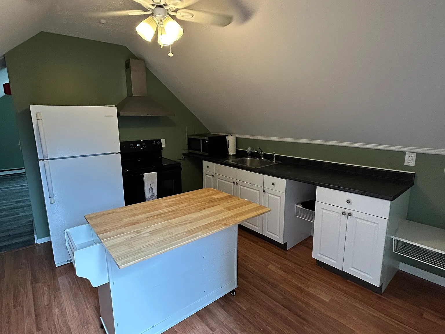 1 bed, 500 sqft, $1,700 — Photo 3
