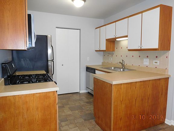 3rd image of 682 Greenfield Ct APT C2