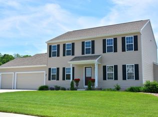 2215 Cedar Bluffs Dr, Slinger, WI 53086