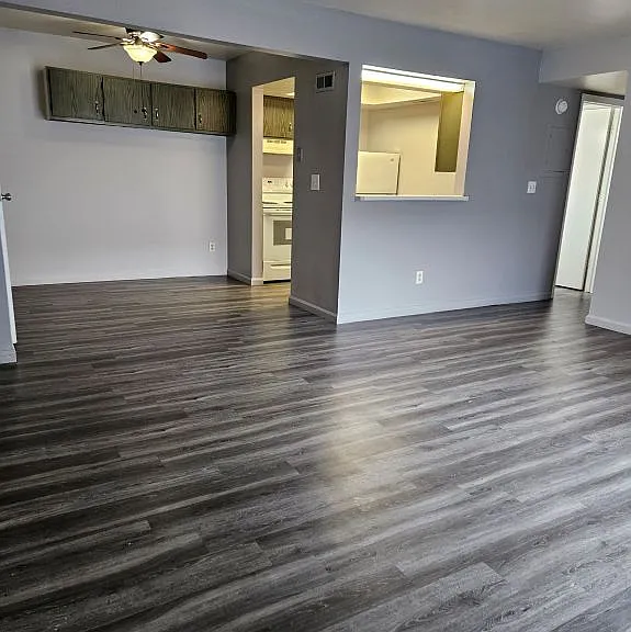 1592 Woodman Dr #17 — Photo 3