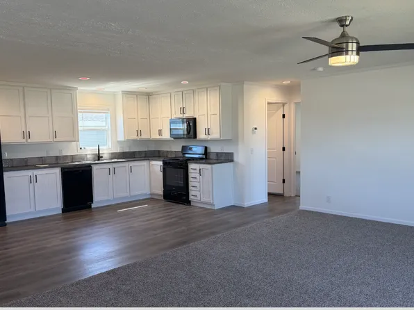 24212 Hemlock Cir #212, Chelsea, MI 48118