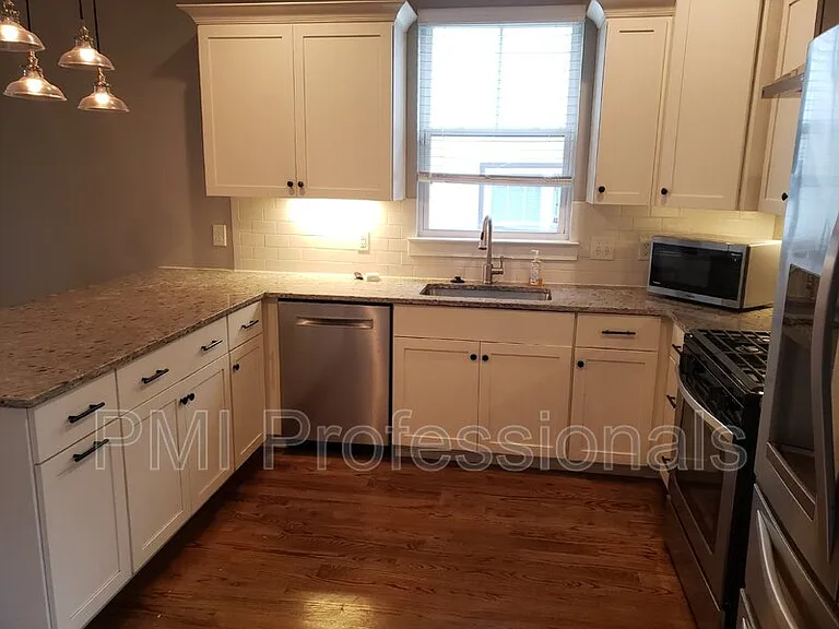 512B Eastboro Dr — Photo 4