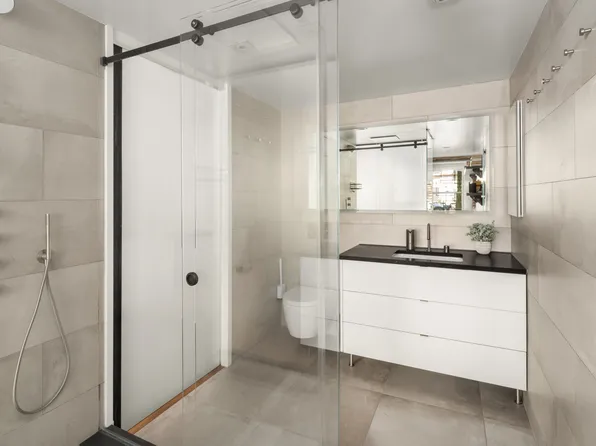 310 East 51st Street image 15 of 16