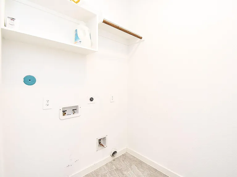 6828 Liverpool St — Photo 23
