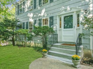 35 Locust Ln, Mount Vernon, NY 10552