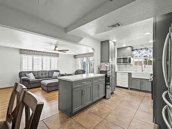 4th image of 831 Hickory Ct