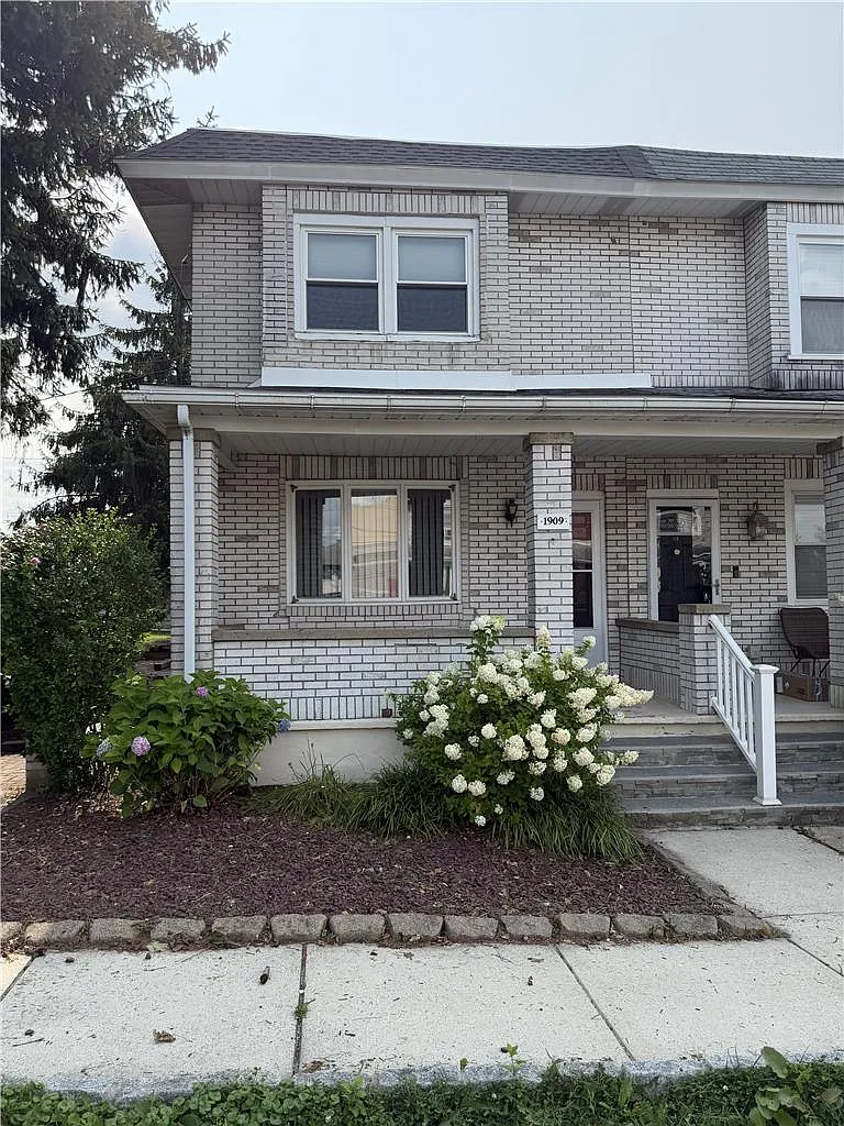 2 bed, 2.0 bath, 1440 sqft, $2,000 — Photo 1