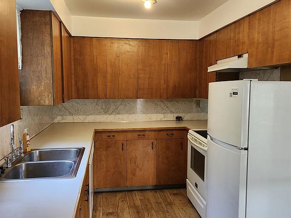 2nd image of 603 W A St