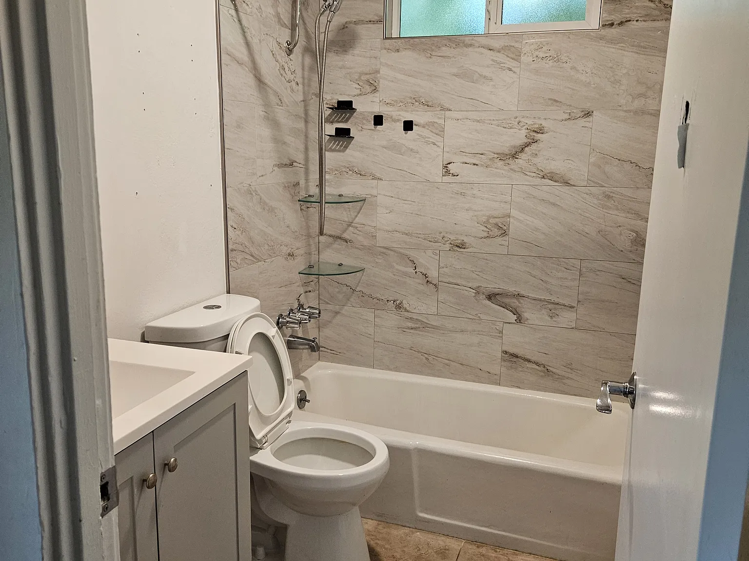 2 bed, 900 sqft, $1,800 — Photo 1