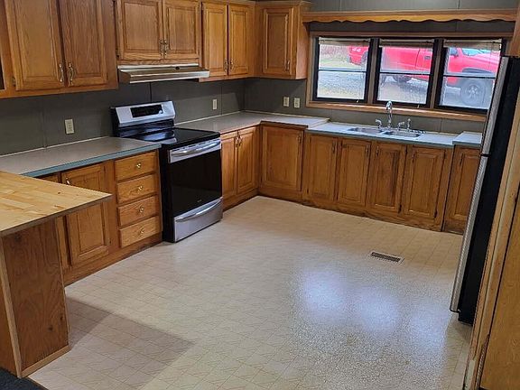 4th image of 704 Gardiner Road