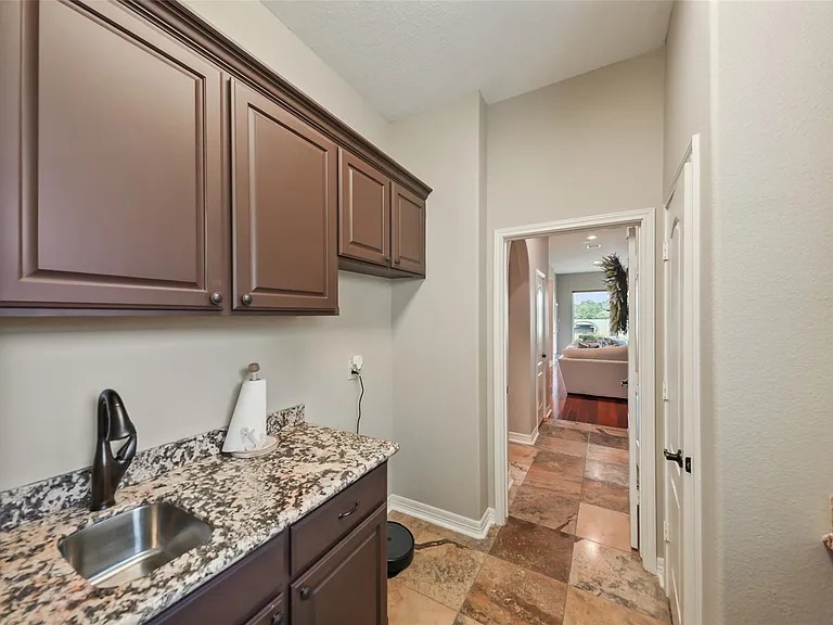 127 W Palm Blvd — Photo 16