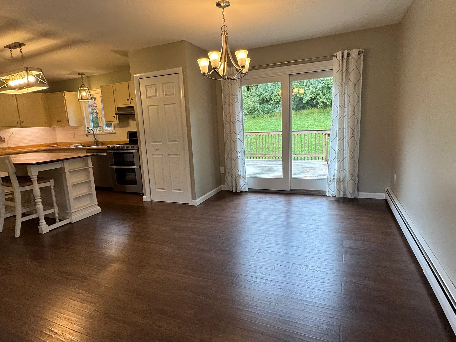 3 bed, 1200 sqft, $3,300 — Photo 3