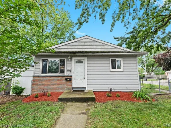 20410 Woodward St, Clinton Township, MI 48035