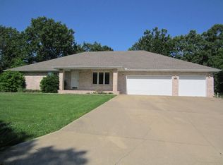 1641 Woodridge Dr, Marshfield, MO 65706