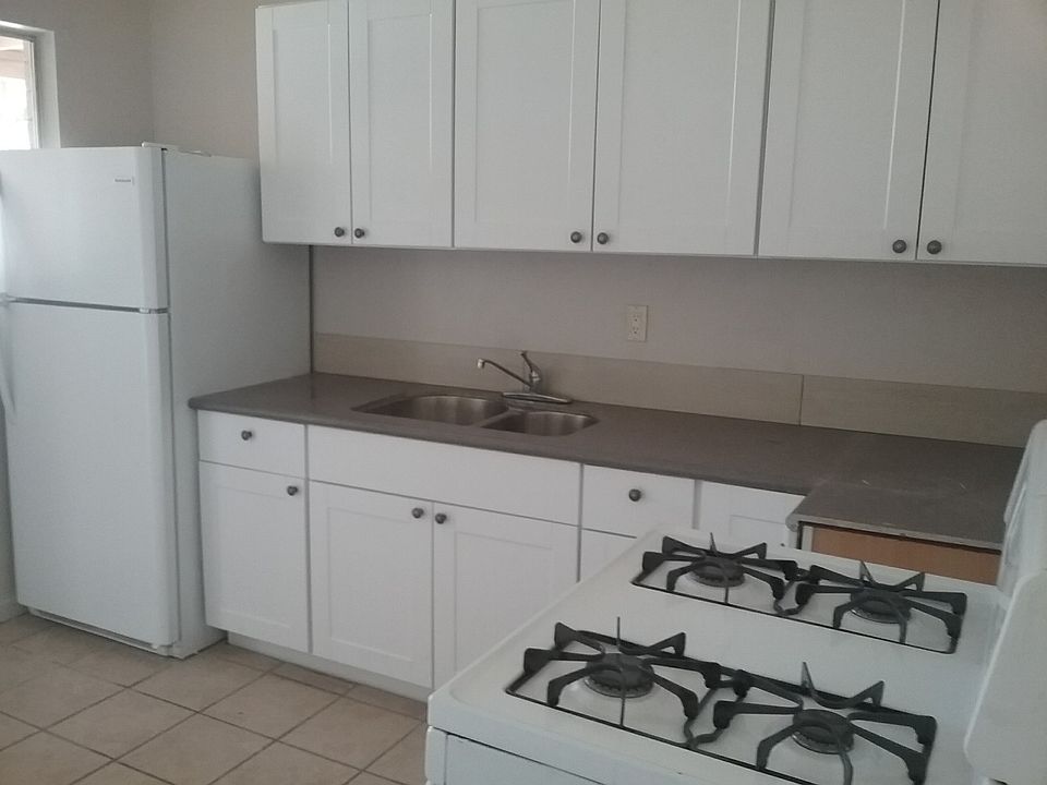 Kitchen Sink & Cabinets