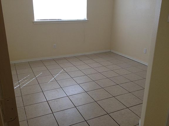 4th image of 7613 Oak Chase