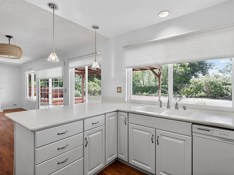 1248 Calle De Oro — Photo 10