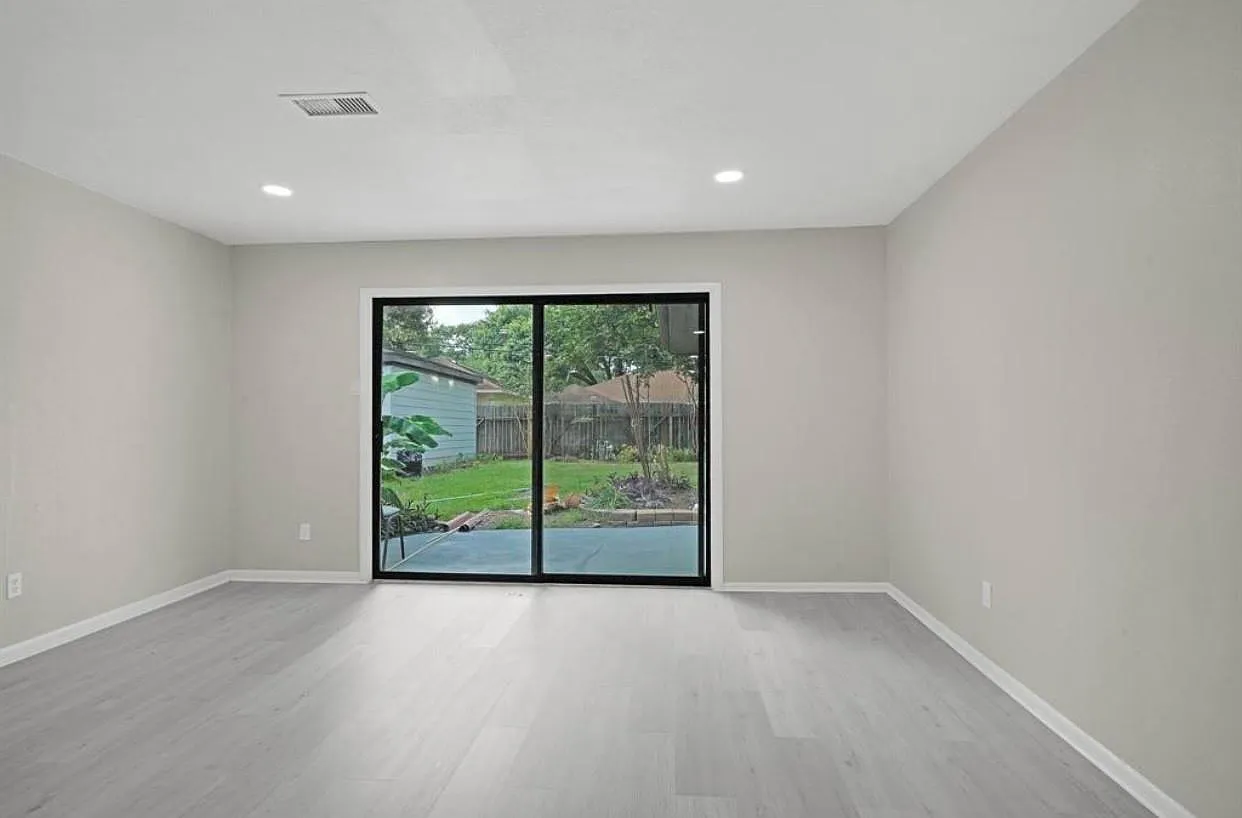 3 bed, 2.0 bath, 2106 sqft, $2,550 — Photo 4