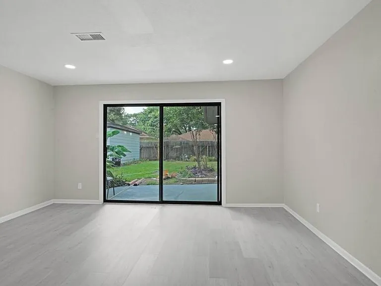 5822 Belrose Dr — Photo 4