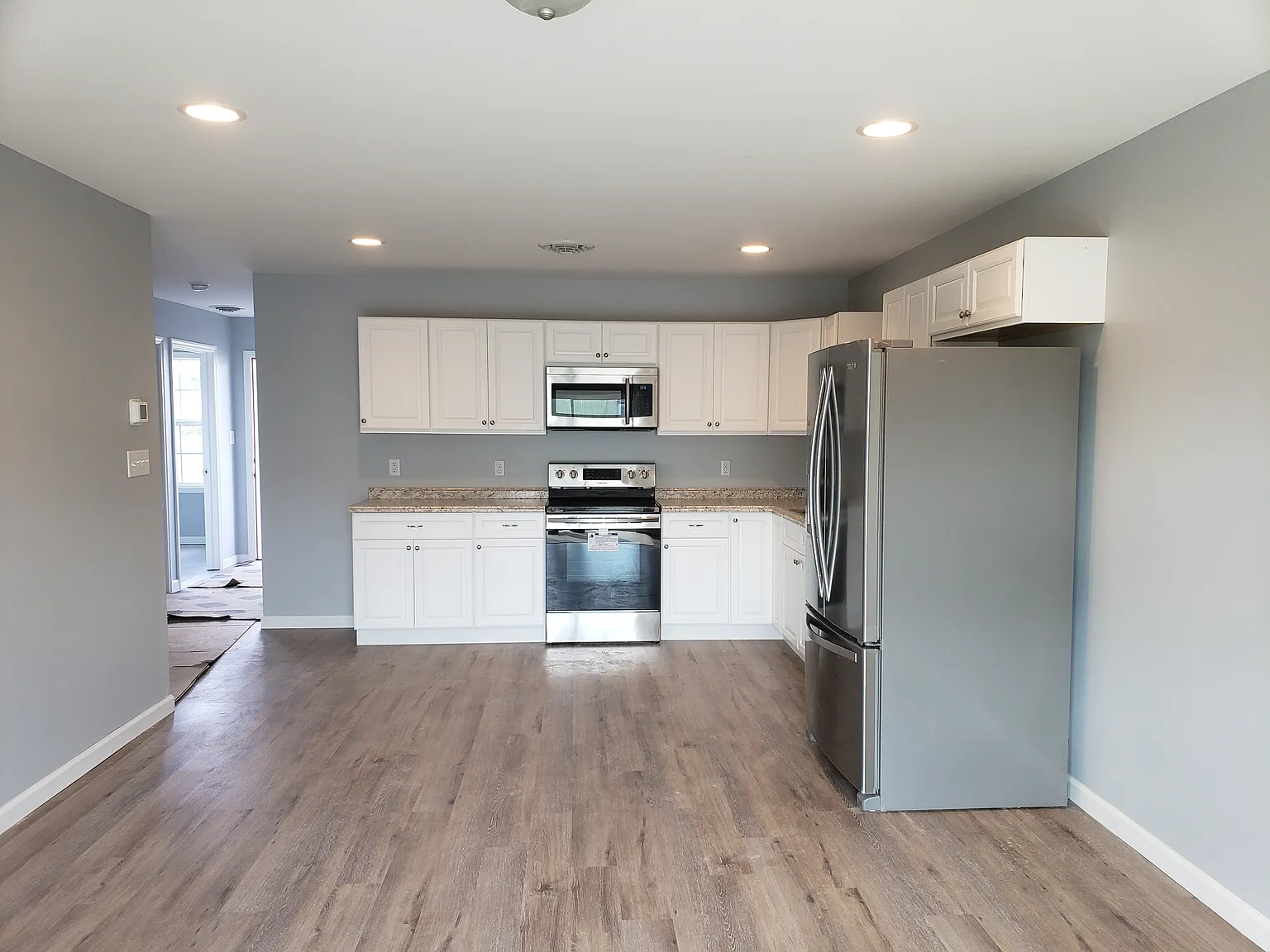 3 bed, 1305 sqft, $1,550 — Photo 4