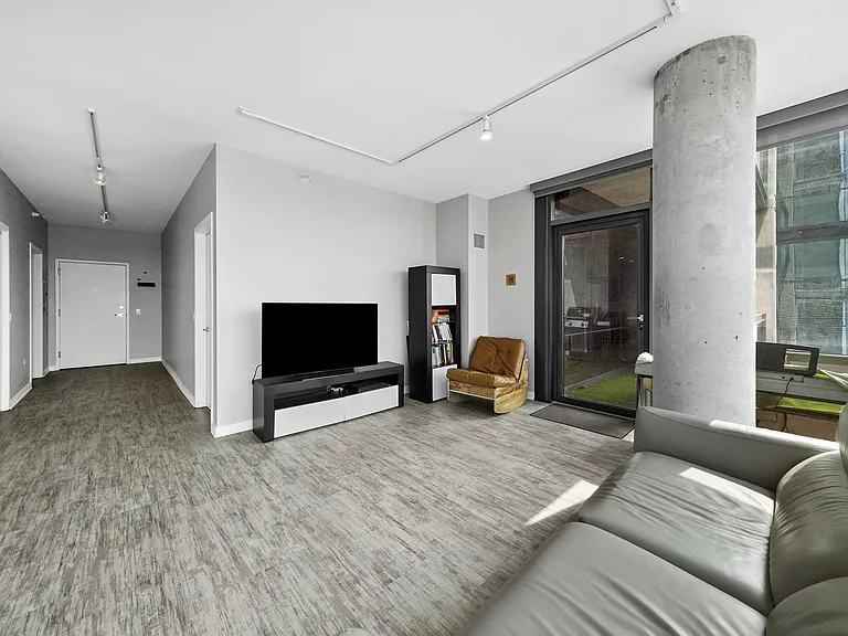 860 W Blackhawk St #2401 — Photo 14