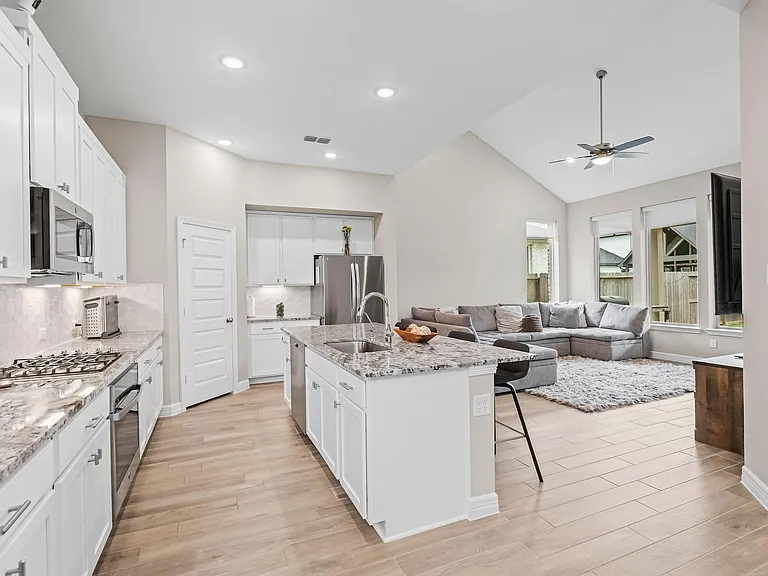 4106 Sherman Oak Ln — Photo 6