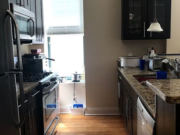 2nd image of 851 N La Salle Dr APT 4S