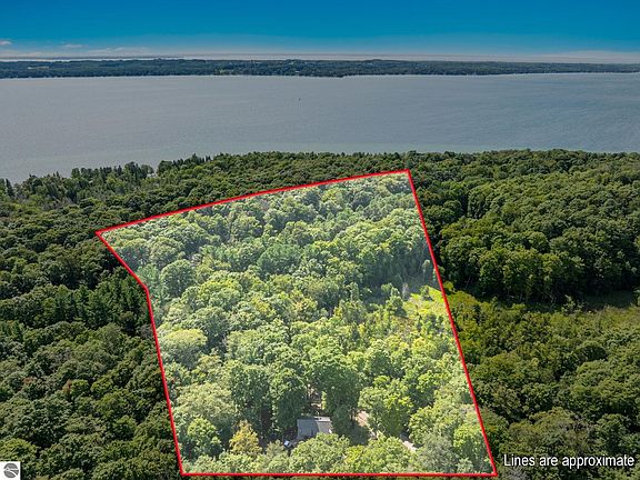 4th image of 655 S East Torch Lake Dr