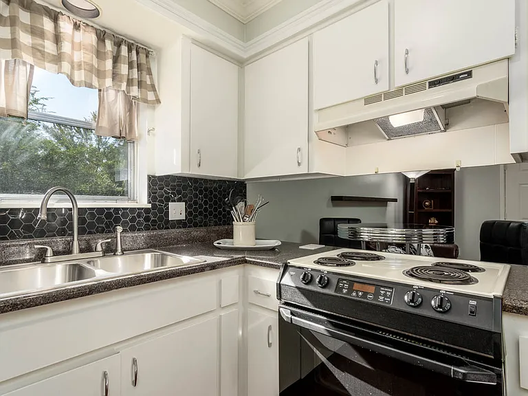 2600 N Rodney Parham Rd #A — Photo 8