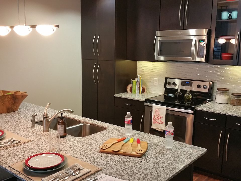 1st image of 202 S Lamar Blvd