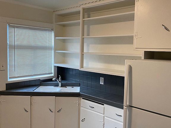 5th image of 2617 H St APT B