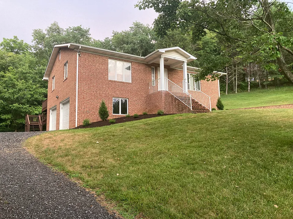 825 Shenandoah Rd