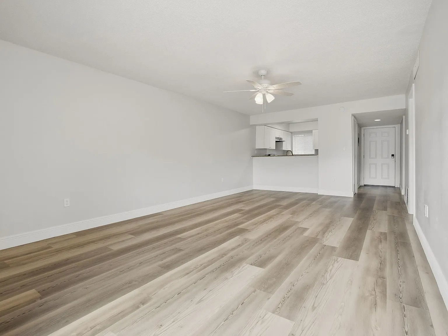 2 bed, 1020 sqft, $1,600 — Photo 2
