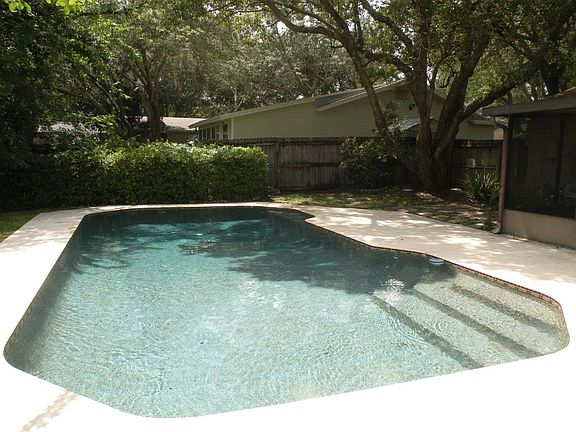 4th image of 105 Ludlow Dr