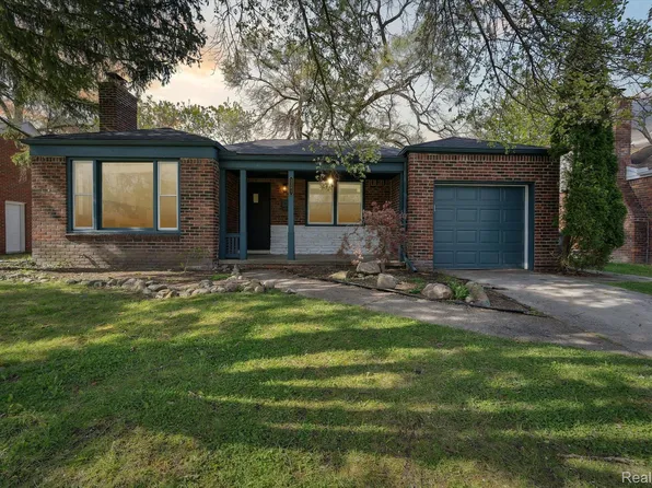2281 Allard Ave, Grosse Pointe Woods, MI 48236