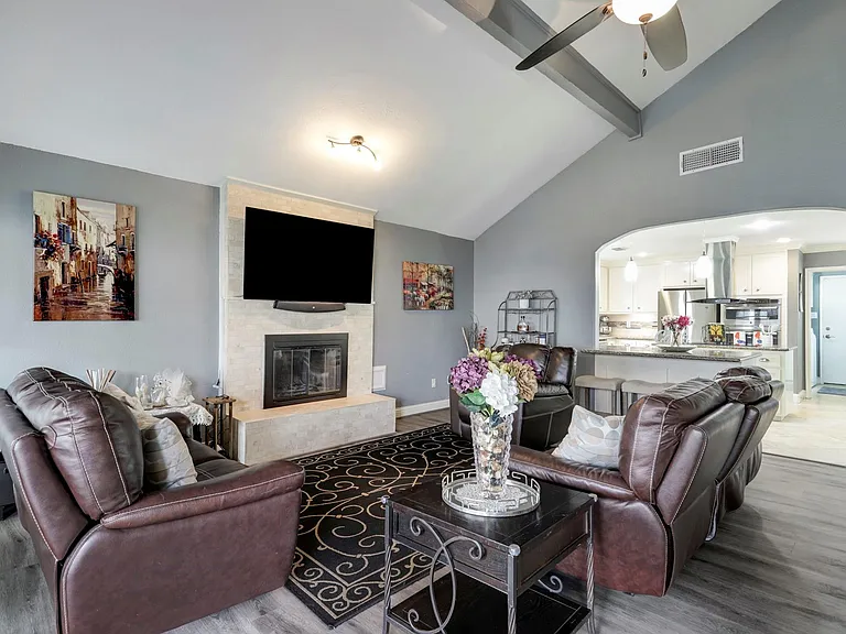 2235 Round Lake Dr — Photo 17