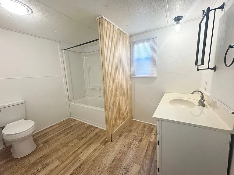 202 Bud St — Photo 4