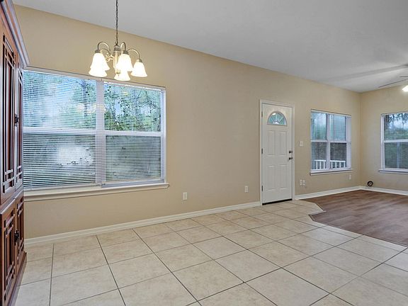 Immaculate Condition through out. China hut stays for some additional kitchen storage.