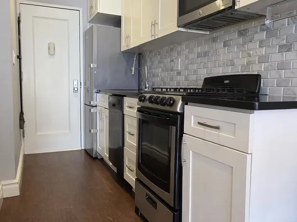 133 Lincoln Ave APT C, Mineola, NY 11501