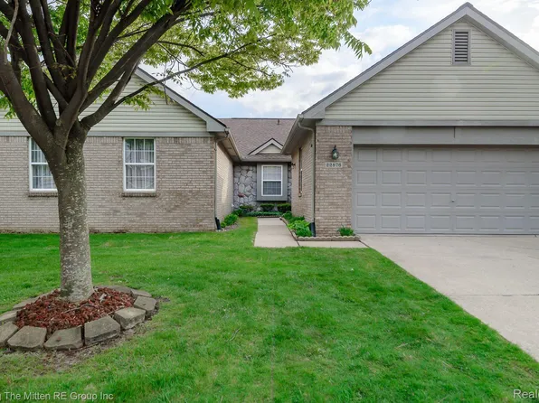 22876 Woodcreek Dr, Taylor, MI 48180
