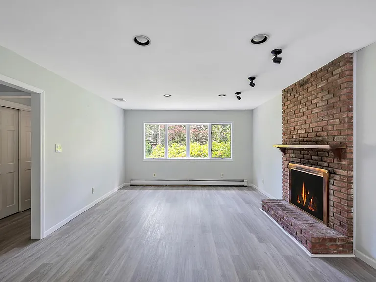 336 Dix Hills Rd #1 — Photo 20