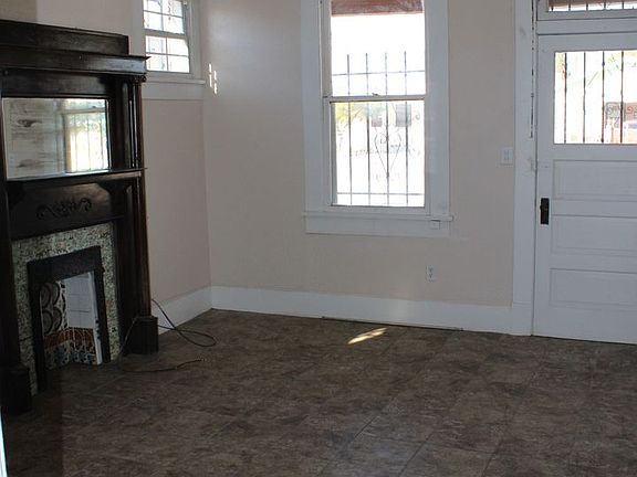 4th image of 3114 E Missouri Ave