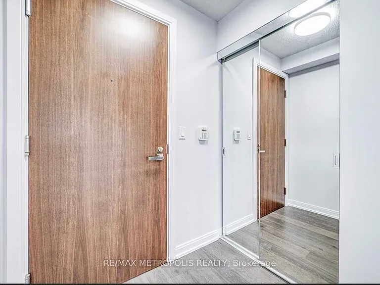 255 Village Green Sq #507 — Photo 5