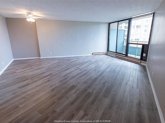 4th image of 111 Riverside Dr E #404