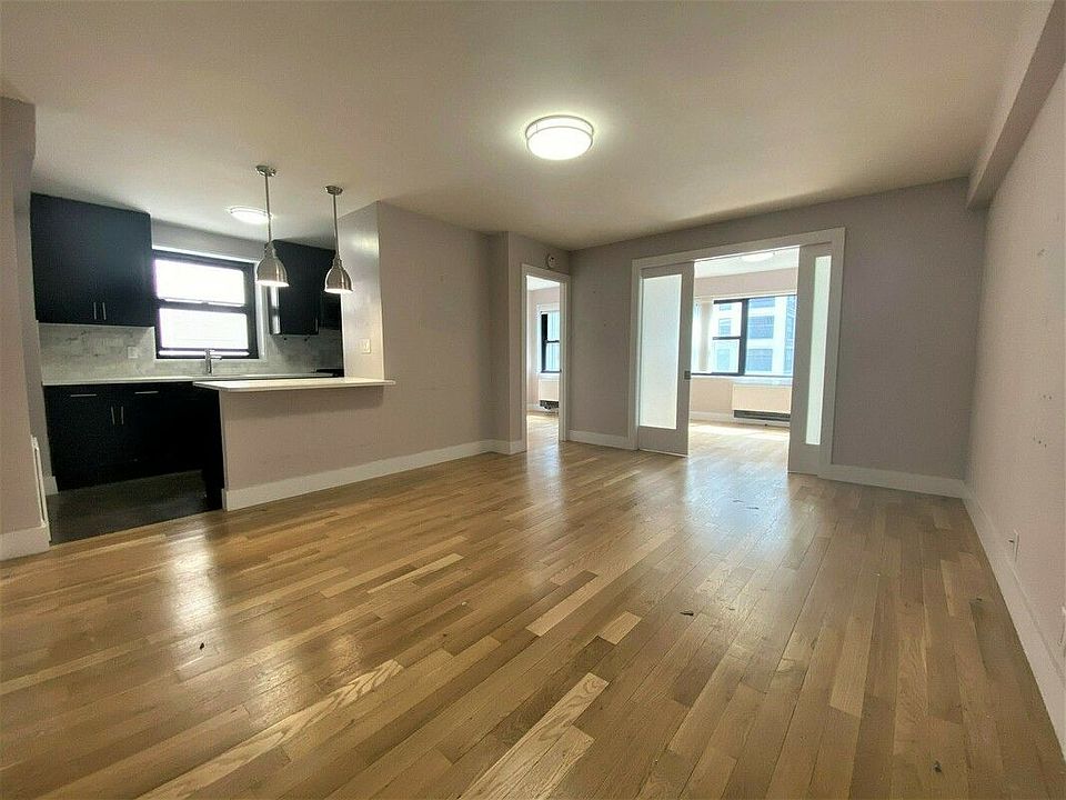 1st image of 305 E 47th St Floor 10