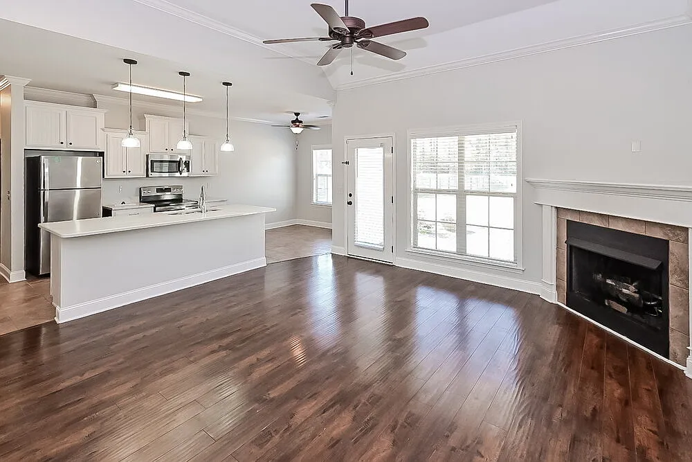 4 bed, 2.0 bath, 1892 sqft, $2,290 — Photo 4